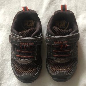 Stride rite made2play artin sneaker